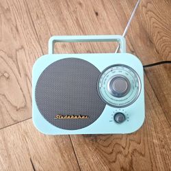 Vintage Style Am Fm Radeo With Headphone Plug In.