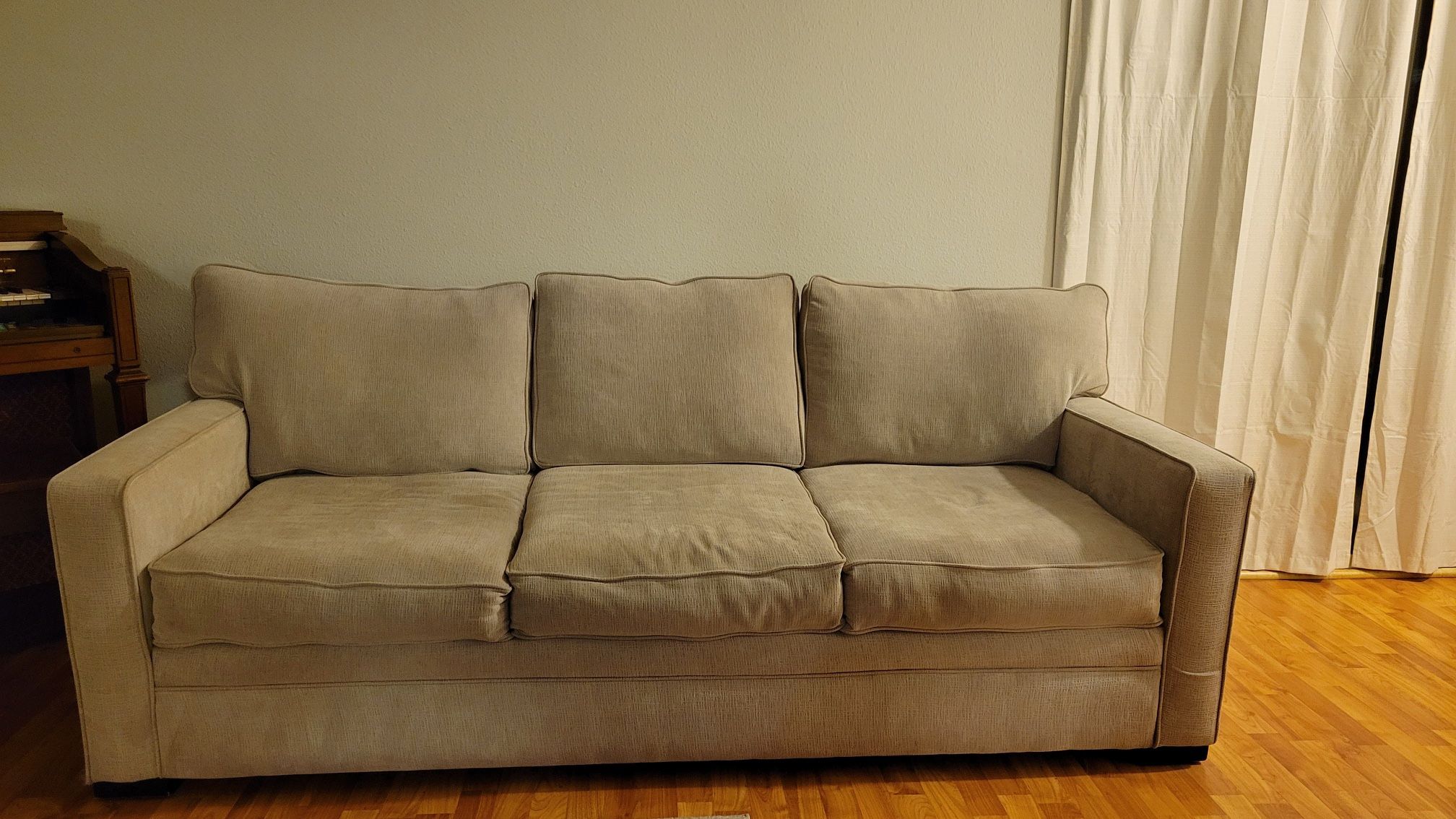 Pull out bed Couch