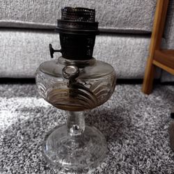 ANTIQUE VICTORIAN ALADDIN MODEL B SWAG GLASS OIL LAMP
