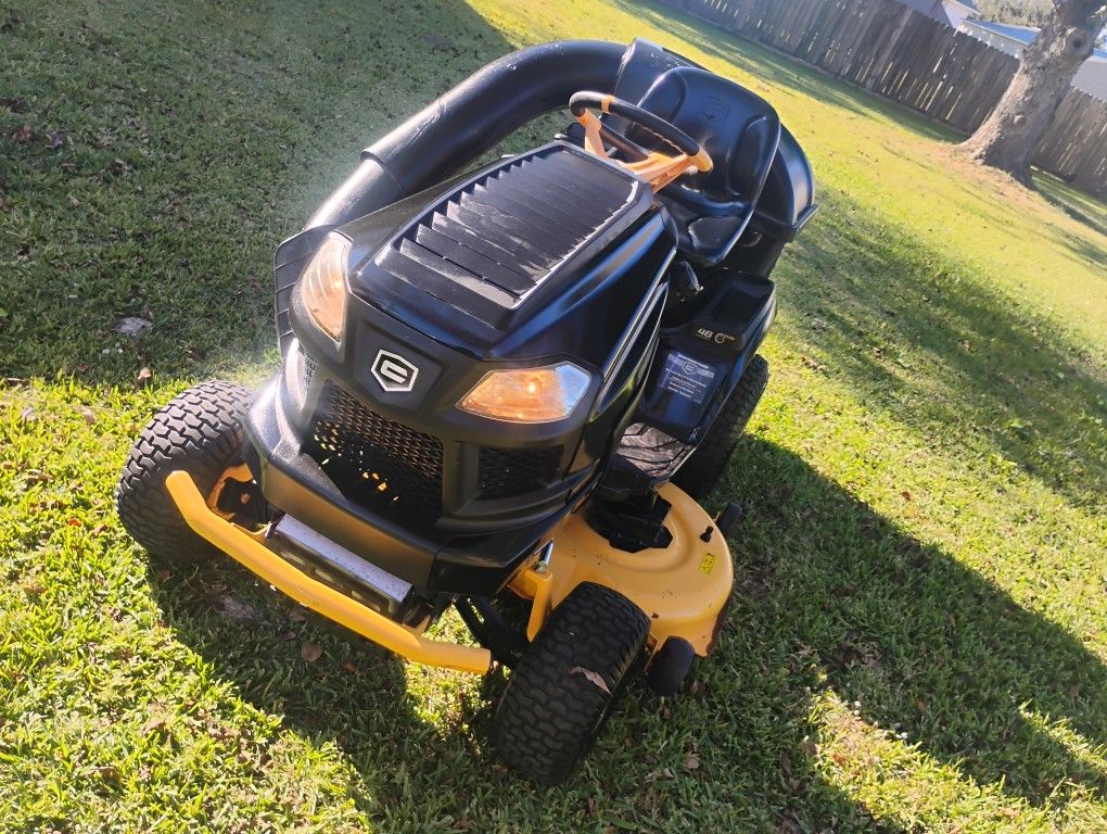46" cut Craftsman Riding lawnmower runs cuts great comes with bagger system 1000 cash firm