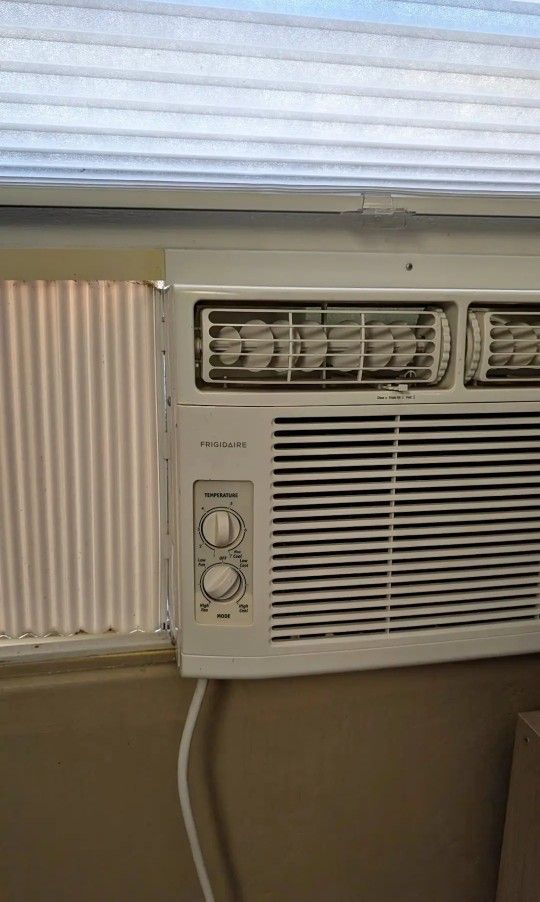 10,000 BTU Frigidaire Window Air Conditioner