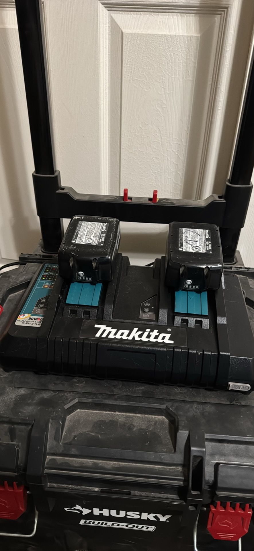 Makita Double Charger With 2 Batteries 