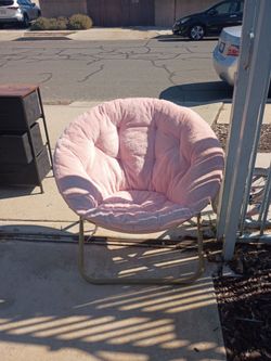 Pink Faux Fur Saucer Moon Chair