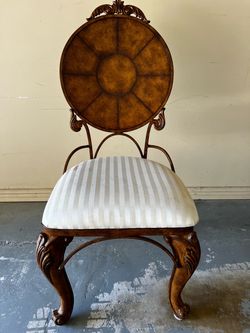 Decretive Accent Chair