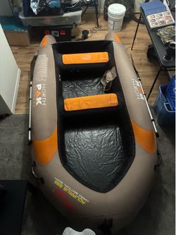 Inflatable raft