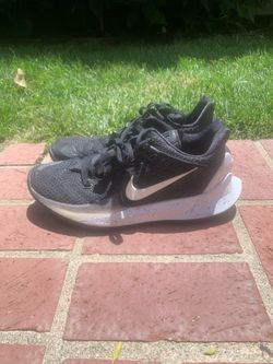 Nike Kyrie 2 Low - Size 12