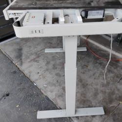 Desk Height Adjustable ⬇️⬆️ Ergonomics Friendly