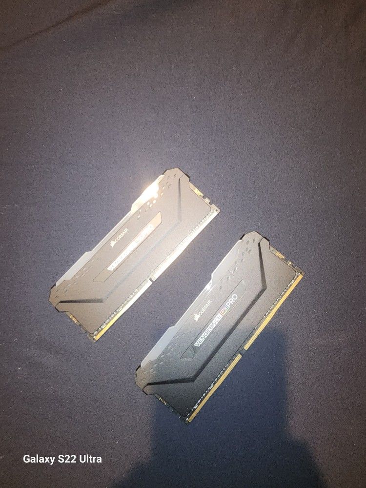 CORSAIR Vengeance RGB Pro 32GB (2 x 16GB) 288-Pin PC RAM DDR4 3600 (PC4 28800)