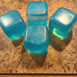 4 Reusable Ice Cubes-NEW