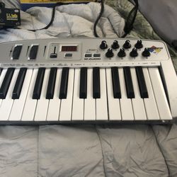 M-Audio Oxygen 8 Midi Controller Keyboard 