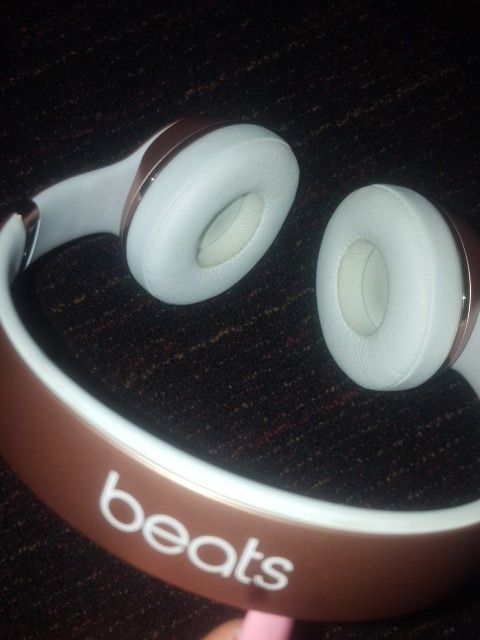 Beats solo 3 rose gold