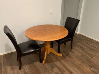 Kitchen Table & Chairs (Located in Waddell)