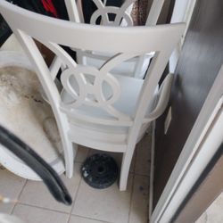 2 White Chairs 