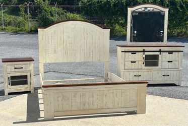 Ashley Furniture Ashley Wystfield 4pc Queen Bedroom Set - Dresser w Mirror - Night Stand - Queen Bed