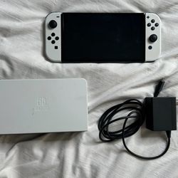 Nintendo Switch OLED (White) Bundle