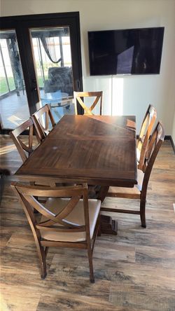 Table w/leaf extender and 6 chairs