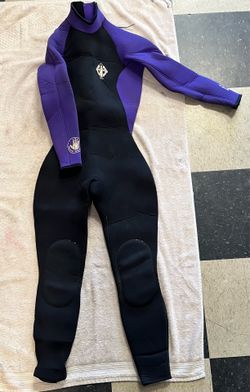 Wet Suit - Body Glove - Women’s size Medium (7)