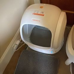 Meowant litter box barely used.