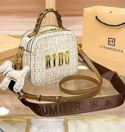 Beautiful handbags and shoulder