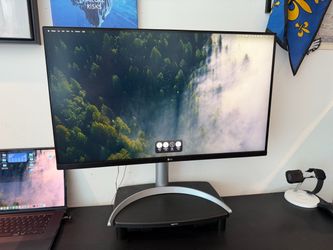 32 Inch 4K UHD UltraFine™ Monitor with HDR10 and USB Type-C
