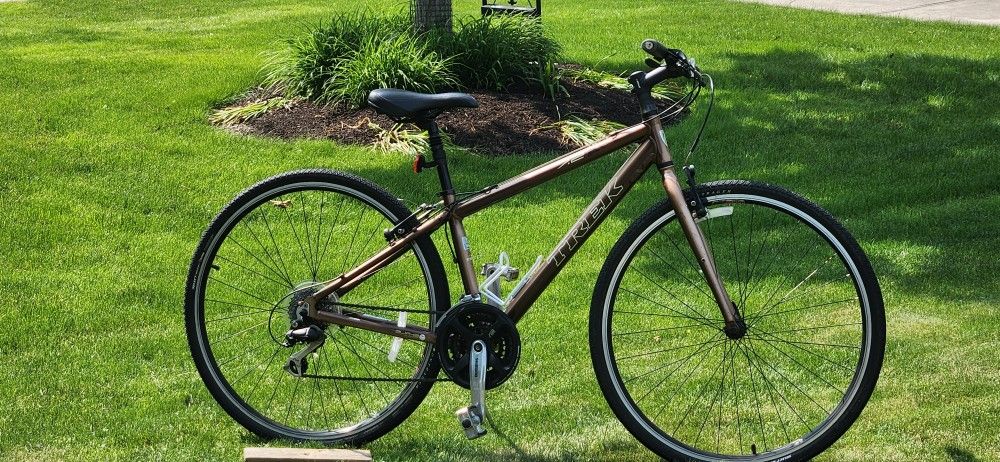 TREK 7.3 HYBRID BIKE - SMALL FRAME - 24 SPEED - ALIVIO COMPONENTS - SERVICED AND READY TO GO
