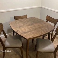 Beautiful! 5-pc Dining Table Set Solid Wood Brand New
