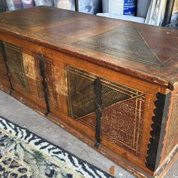 Vintage Wooden Chest/Coffee Table 