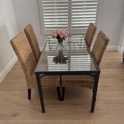  4 Dining Chairs Excellent Condition 