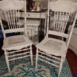 Shabby Chic Chairs With Accent Table