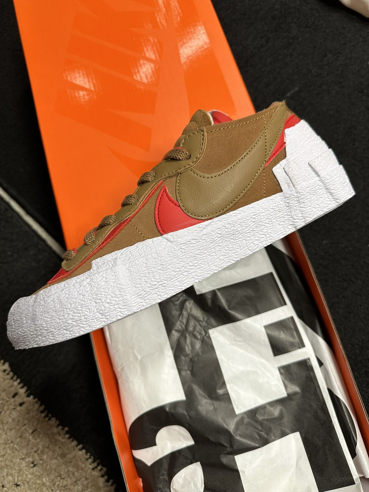 DS Nike Blazer Low Sacai size 8.5 Brand New 100% Authentic
