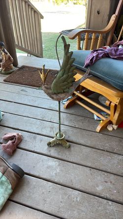 Vintage styled garden bird