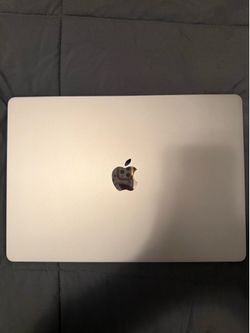2024 Apple MacBook Air 15” M3 – 16GB RAM / 256GB SSD – Silver