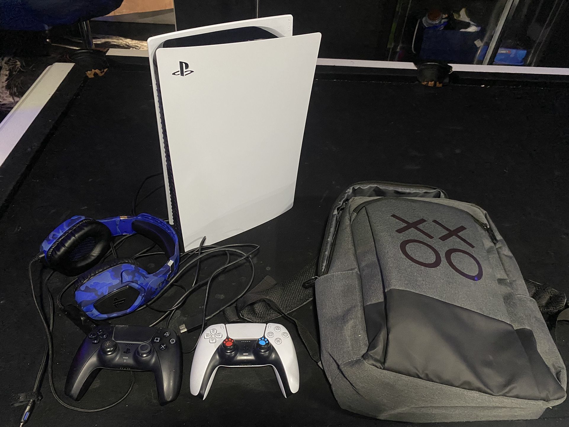 Ps5  With Headphones/backpack/ 2 Controllers 