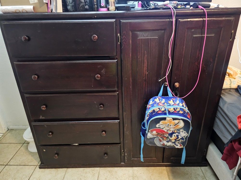 Dresser With CLOSET