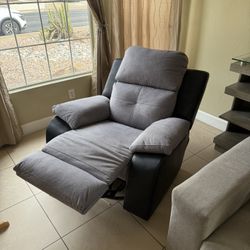 Swiveling Recliner
