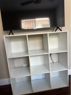 9 Hole Cubby Stand