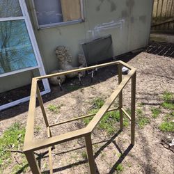 Corner TABLE WITH GLASS TOP $50.00 (SERIOUS BUYERS) CASH OR CASH APP