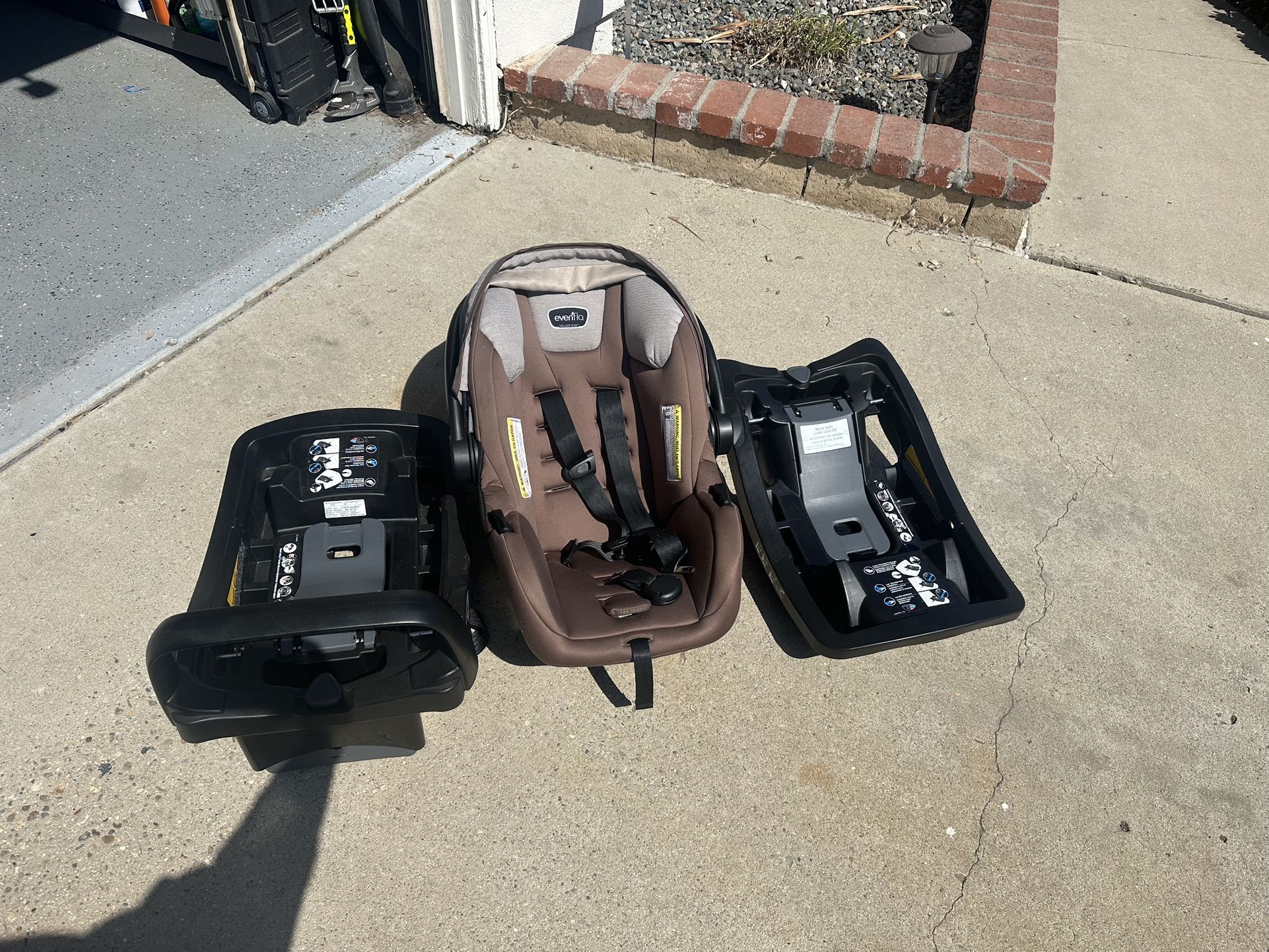 Evenflo Pivot Modular Travel System