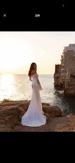 White lace wedding dress with long sleeves and lace sleeves #wedding #bridal