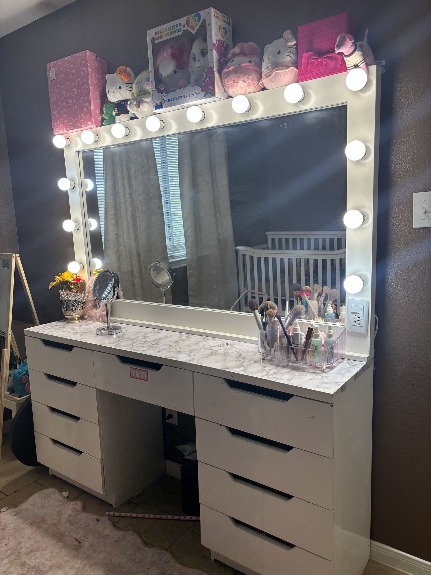 Makeup vanity