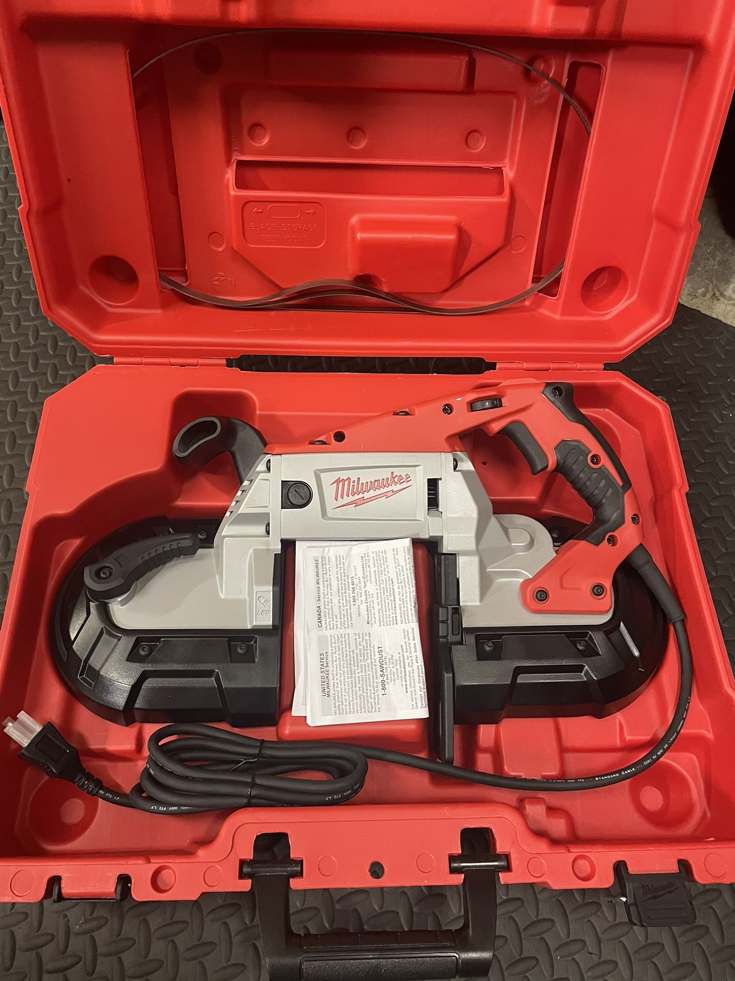 Milwaukee Deep Cut Band Saw