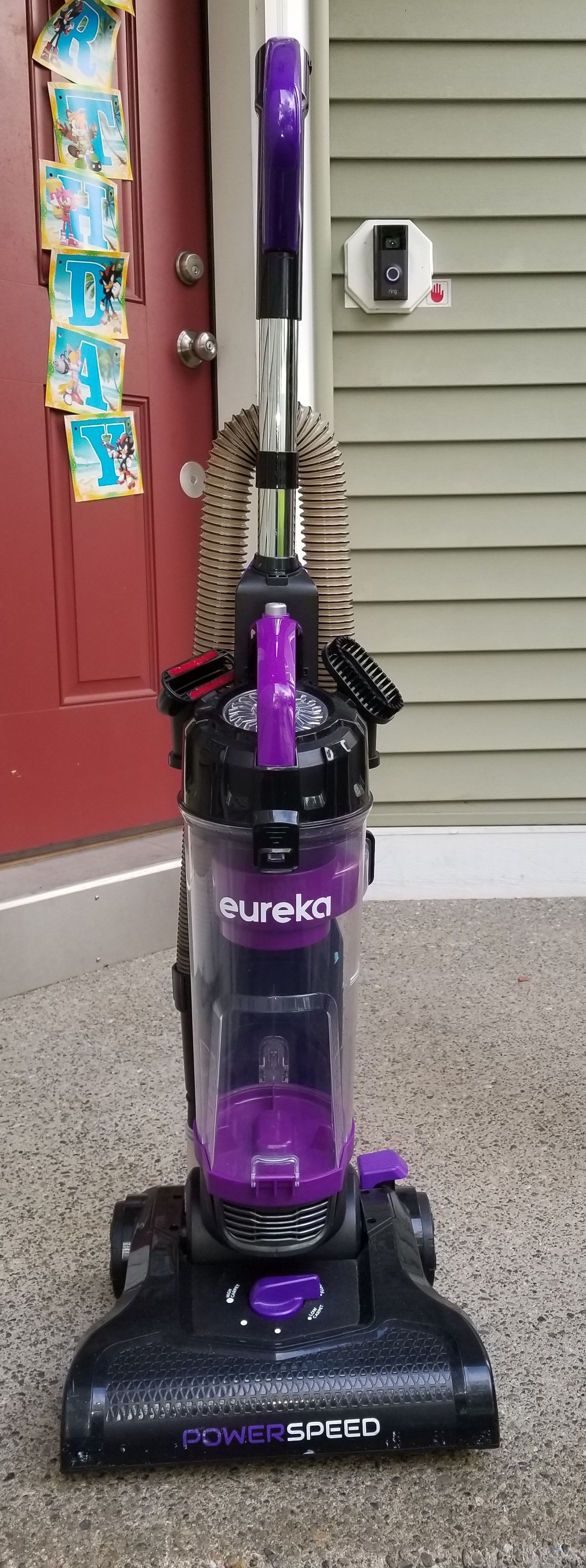 Eureka bagless Vacuum Cleaner. Clean. Smoke and pet free home. Must pick up. Cash only. Thanks for your time!!!