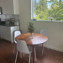 Round Teak dining Table 