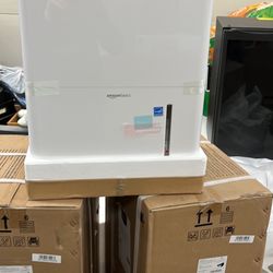 Portable Amazon Basics Dehumidifier In Excellent Working Condition 