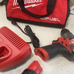 Milwaukee M 12  Fuel. 12 V Cordless 1/2. In.  Hammer Drill
