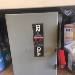 GE heavy duty safety switch 3 Pole Fused 30 Amp Model 10 Catalog TH3361 $60