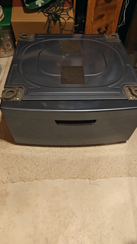 Samsung pedestal/drawer in excellent condition (2 available)