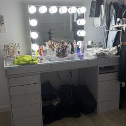 Makeup vanity From Impressions