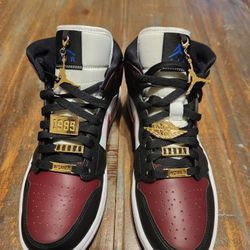 Air Jordan 1 Women's 7 With Pendants
