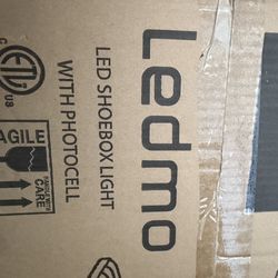 LED shoe box parking lot light